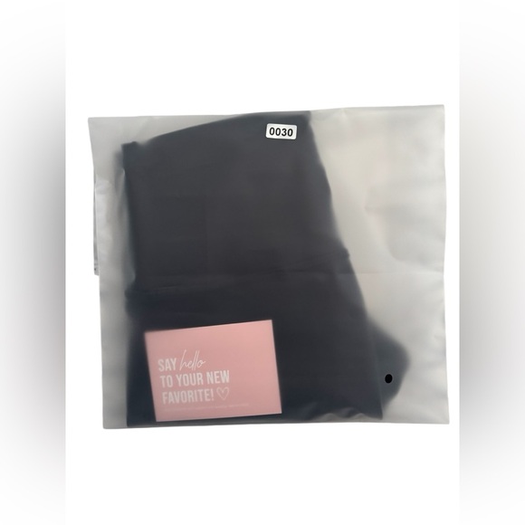 Lululemon Wunder Train High Rise Short 8" in Black - Picture 5 of 6